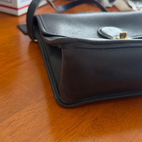 Vintage Coach Black Leather Crossbody Bag - Picture 5 of 7